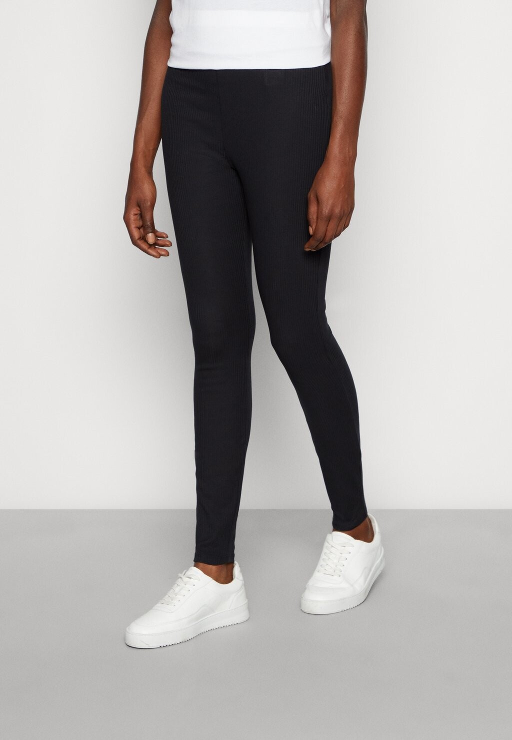 

Брюки edc by Esprit, черный