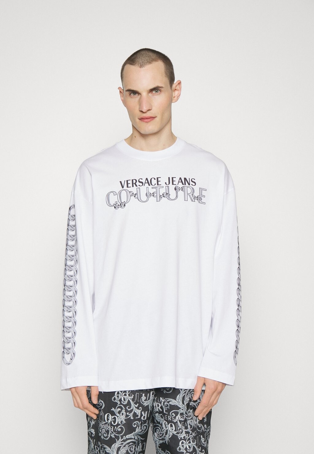 

Футболка с длинным рукавом Chain ​​Logo Versace Jeans Couture, белый
