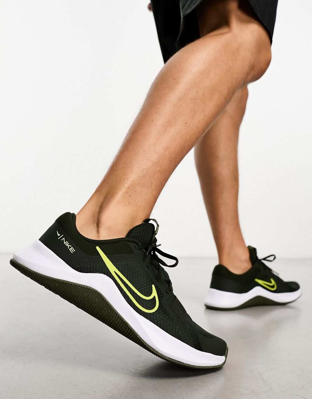

Черные кроссовки Nike Training MC Trainer 2