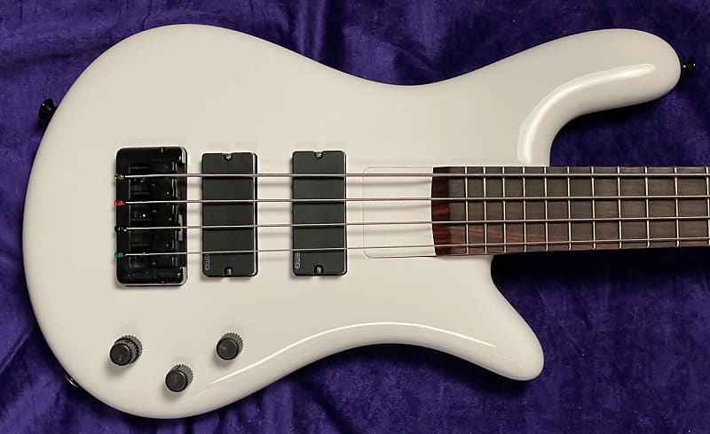 Басс гитара Spector Bantam Short Scale, White Gloss / Rosewood цена и фото