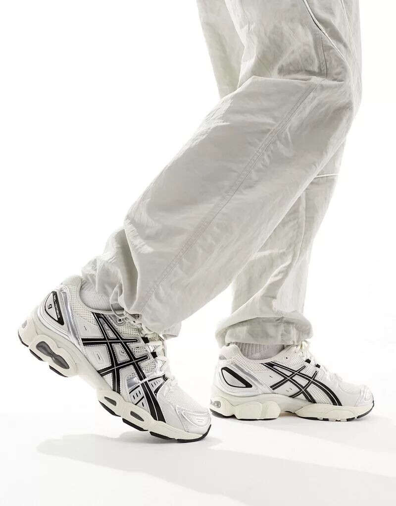 

Кроссовки Asics Gel-Nimbus 9 кремово-белого и черного цвета