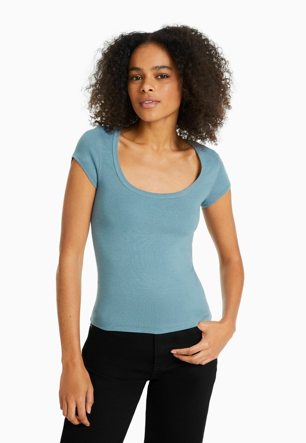 

Базовая футболка Bershka, Синий