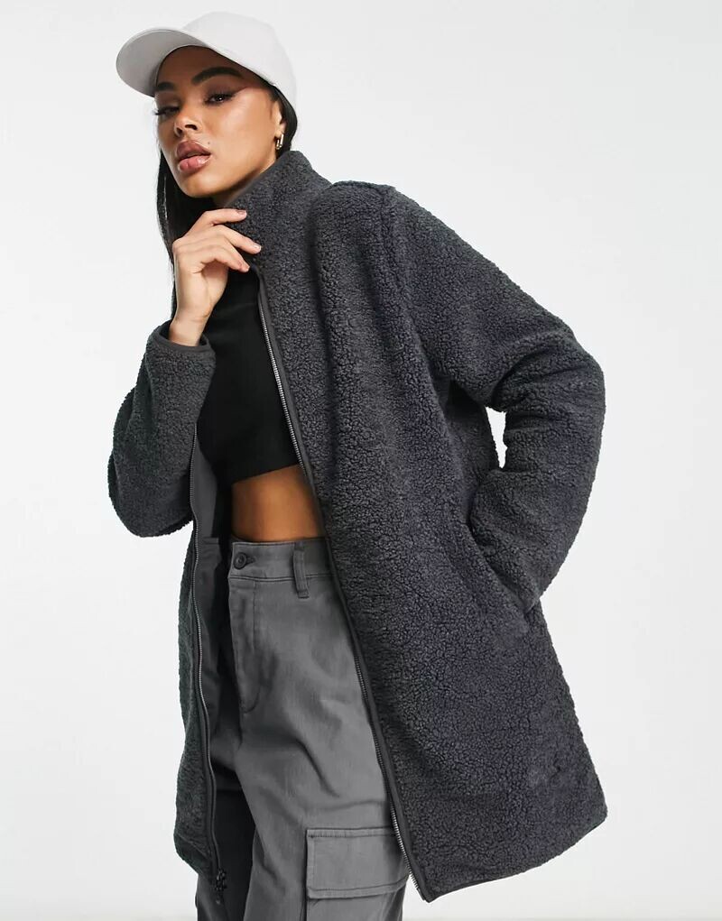 

Черная длинная плюшевая меховая куртка с молнией во всю длину Jack Wolfskin High Cloud