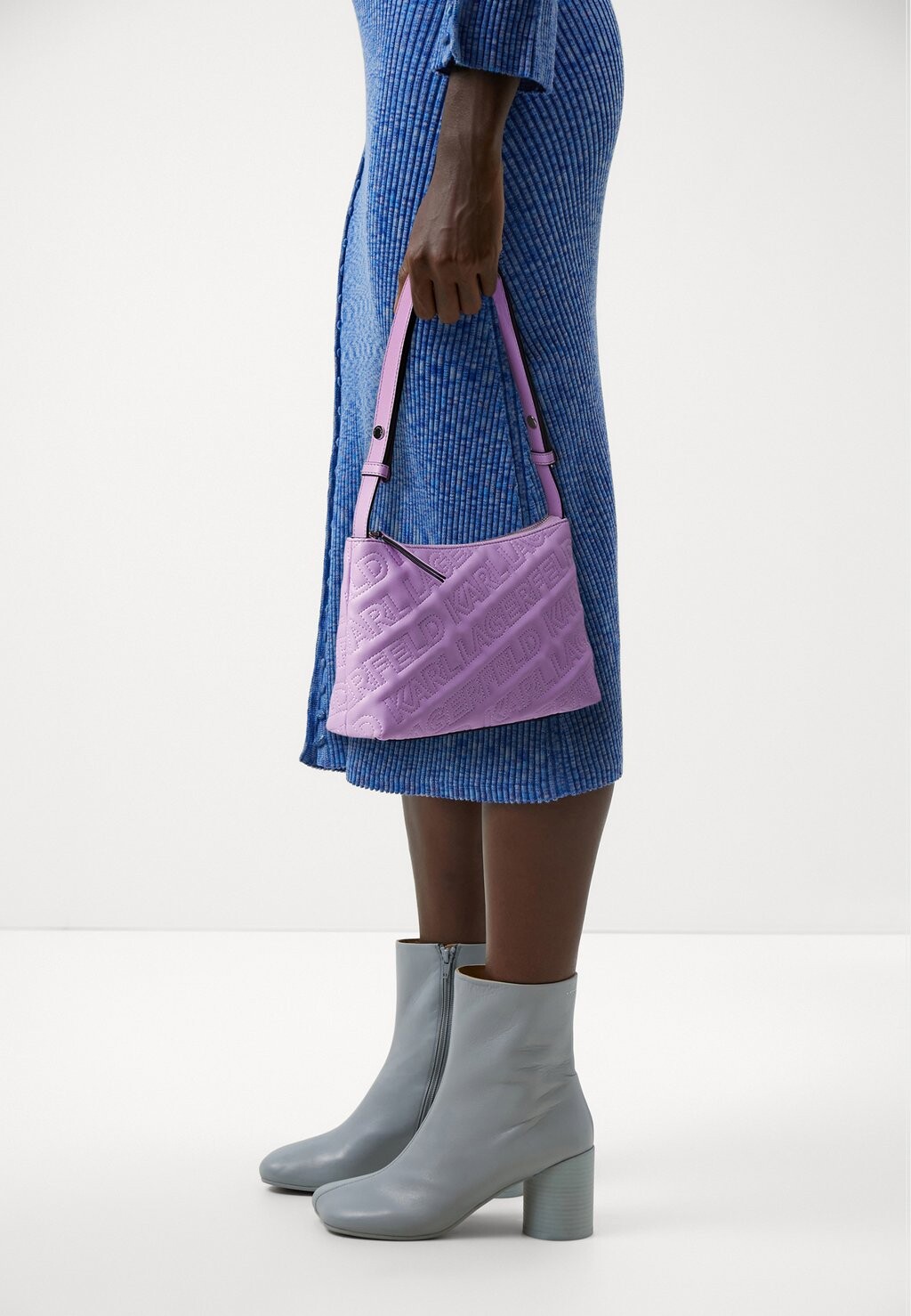 

Сумка ESSENTIAL KUILT SHOULDERBAG KARL LAGERFELD, цвет violetta