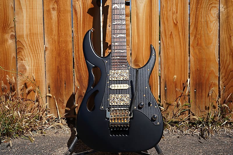 Электрогитара Ibanez Steve Vai PIA3761 - Onyx Black 6-String Electric Guitar w/ Hardshell Case