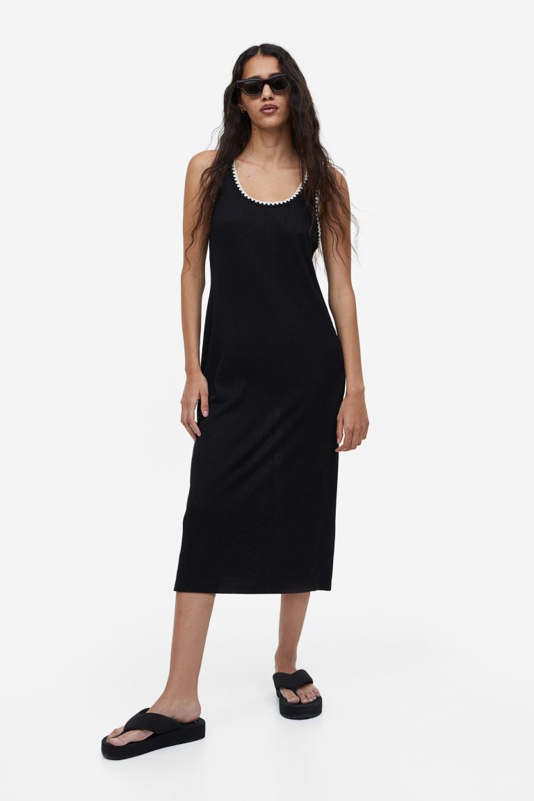 Трикотажное платье в рубчик H&M