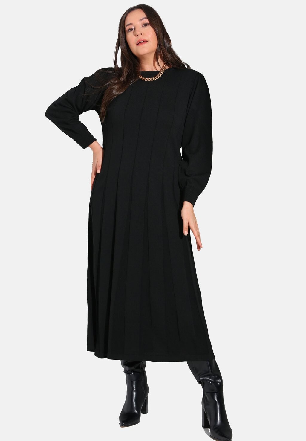 

Трикотажное платье Plus Size Alia Modanisa, черный