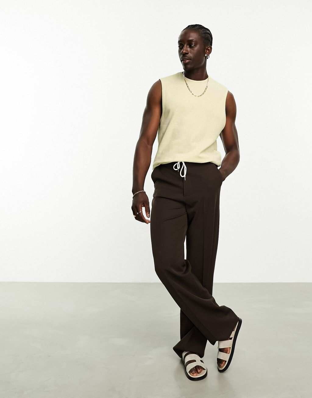 

Бежевый льняной жилет ASOS DESIGN
