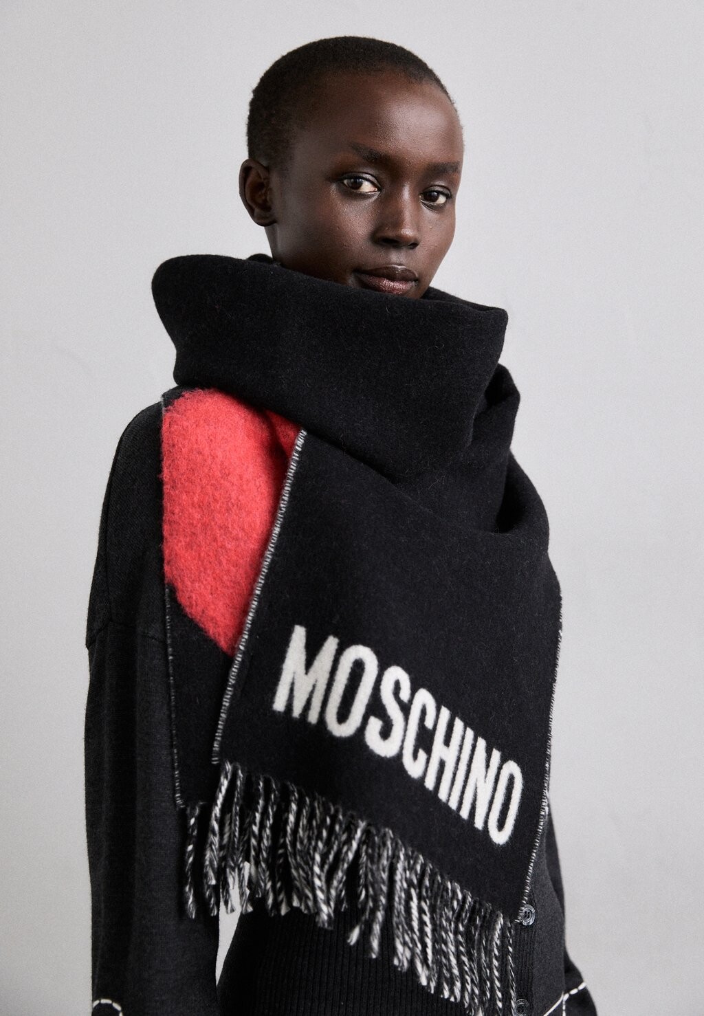 

Шарф HEART SCARF MOSCHINO, черный