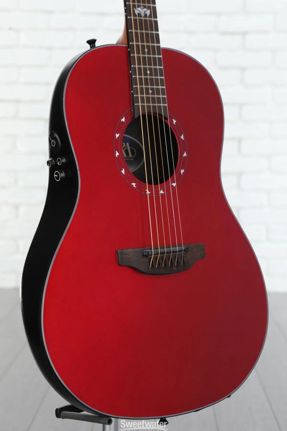 

Акустико-электрическая гитара Ovation Ultra E 1516 Mid Depth - Vampira Red