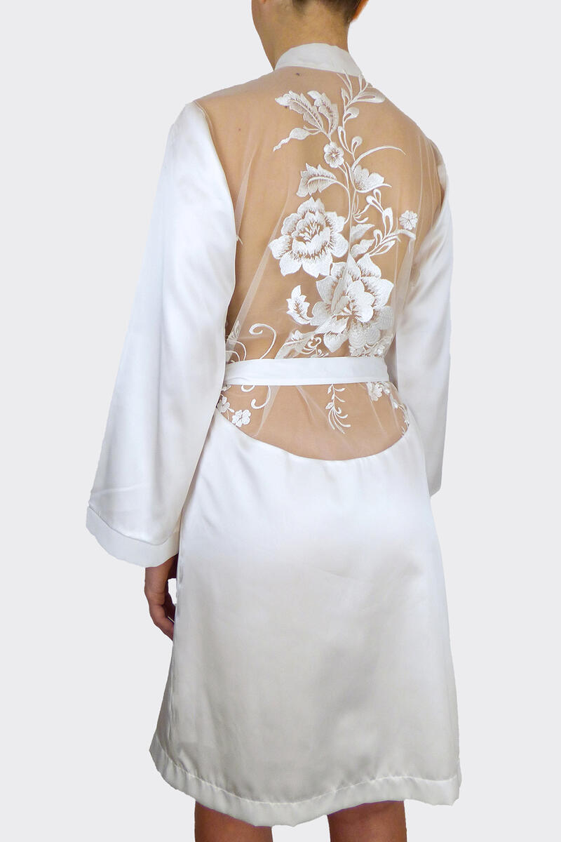цена Короткий атласный женский халат Ivette Bridal, белый