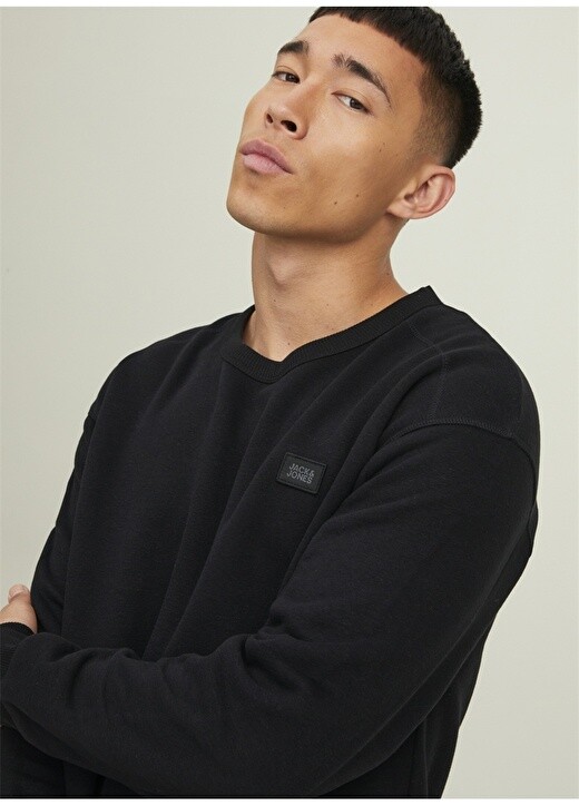 

Черный мужской свитшот с круглым вырезом Jack & Jones