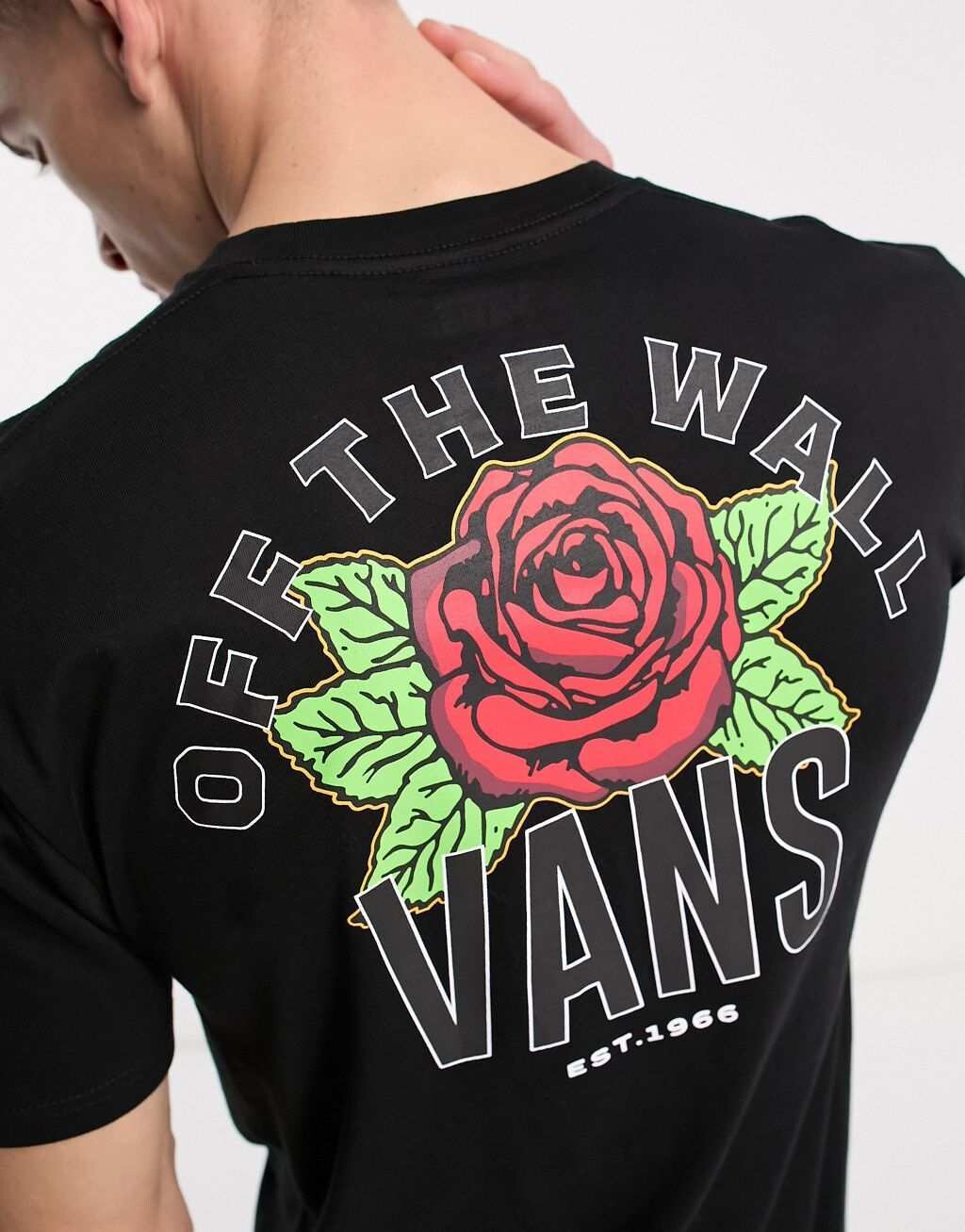 

Черная футболка Vans с университетским цветочным принтом на спине