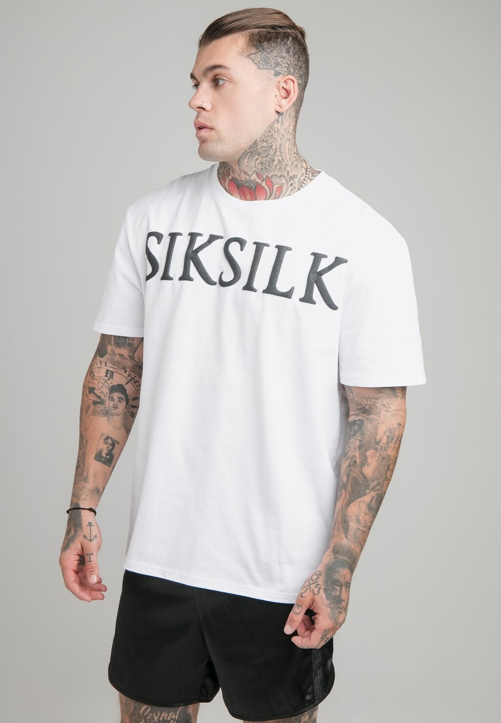 

Футболка с принтом SIKSILK, белый
