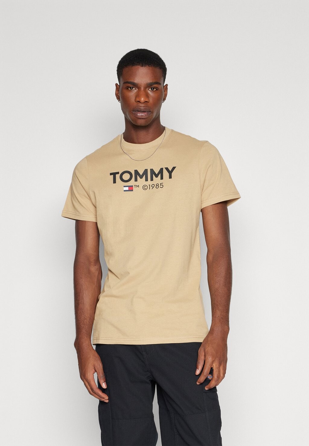 

Футболка с принтом SLIM ESSENTIAL TEE Tommy Jeans, желто-песочный, Бежевый