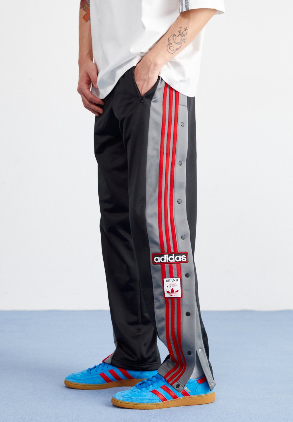 

Спортивные брюки Break adidas Originals, цвет black/better scarlet/grey