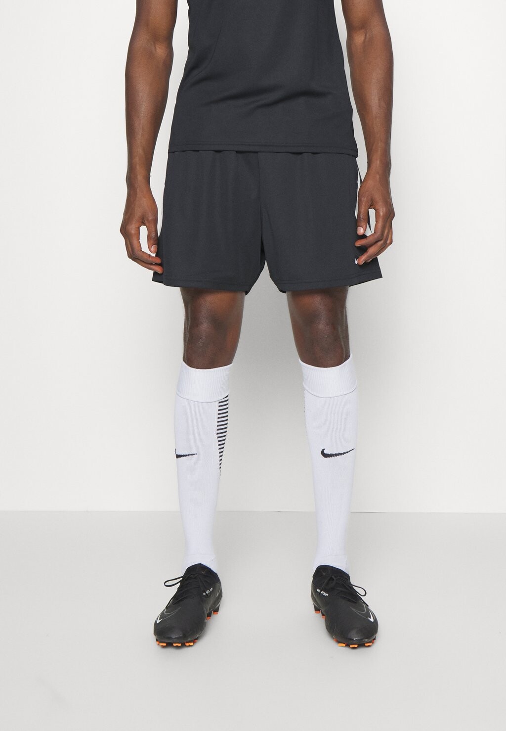 

Спортивные шорты Nike