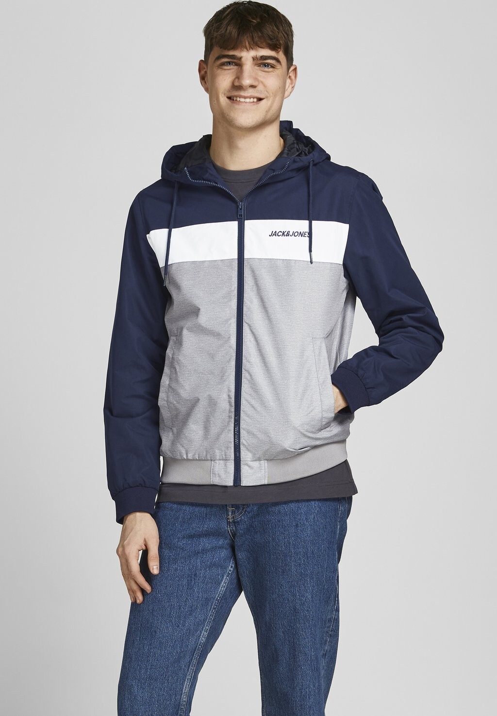 

Легкая куртка JJERUSH BLOCKING HOOD Jack & Jones, синий