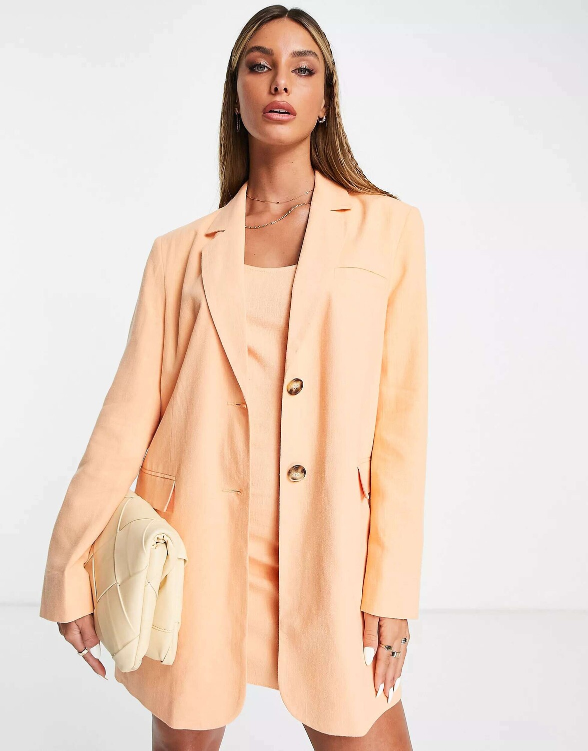 

Длинный льняной пиджак персикового цвета ASOS
