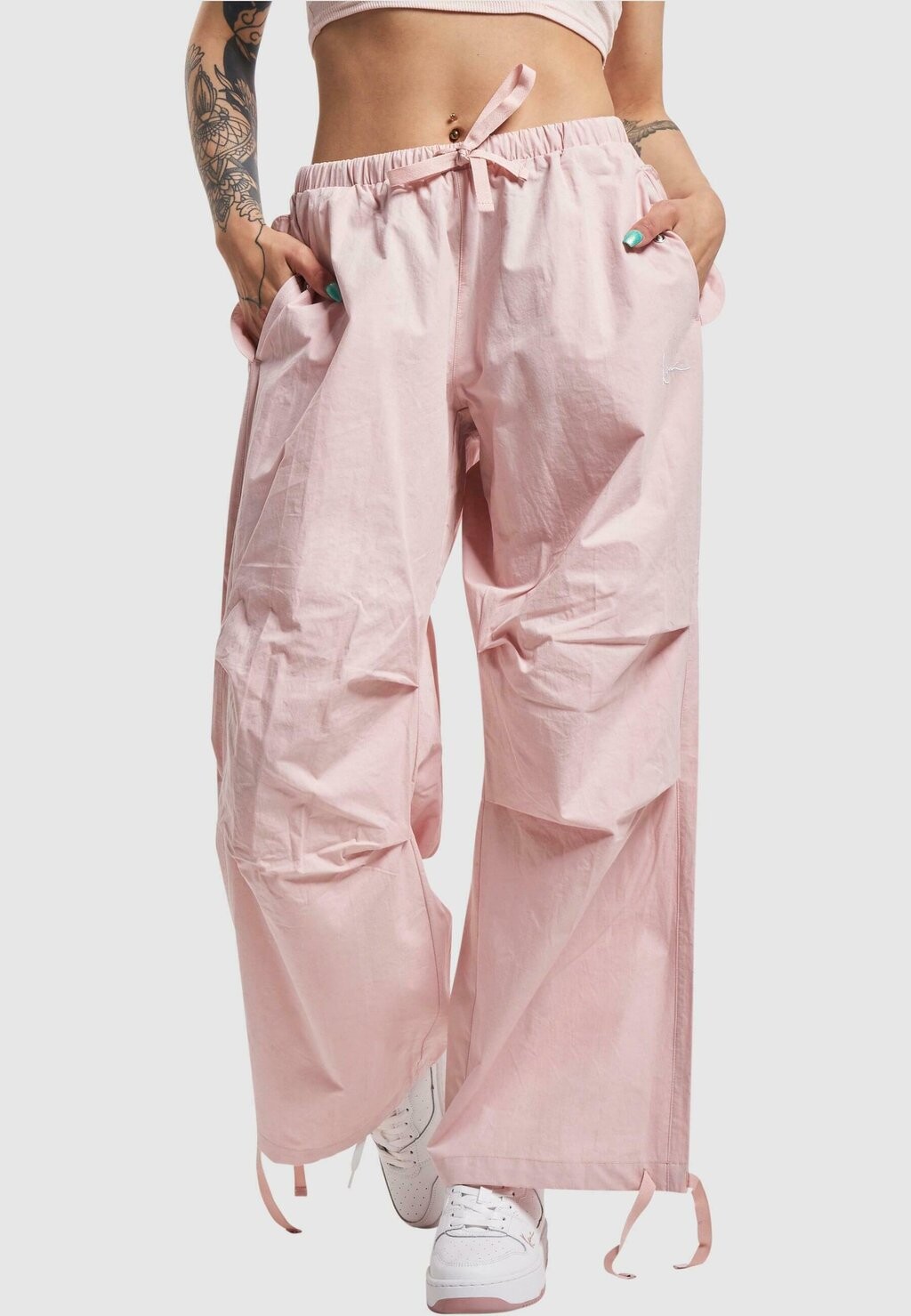 

Брюки из ткани SIGNATURE PARACHUTE Karl Kani, светло-розовый