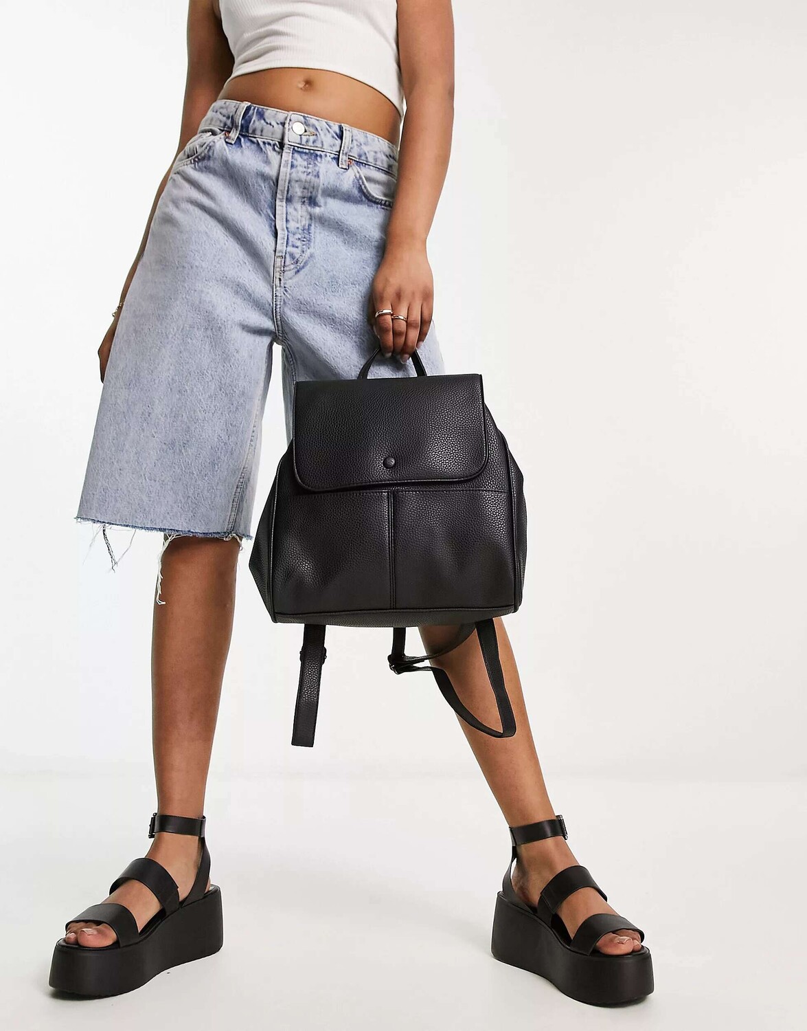 

Черный рюкзак с передними карманами ASOS