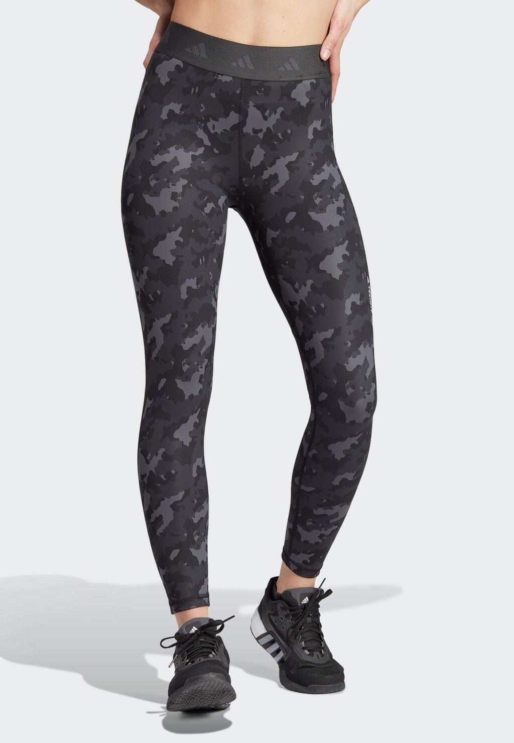 

Тайтсы Adidas, Серый