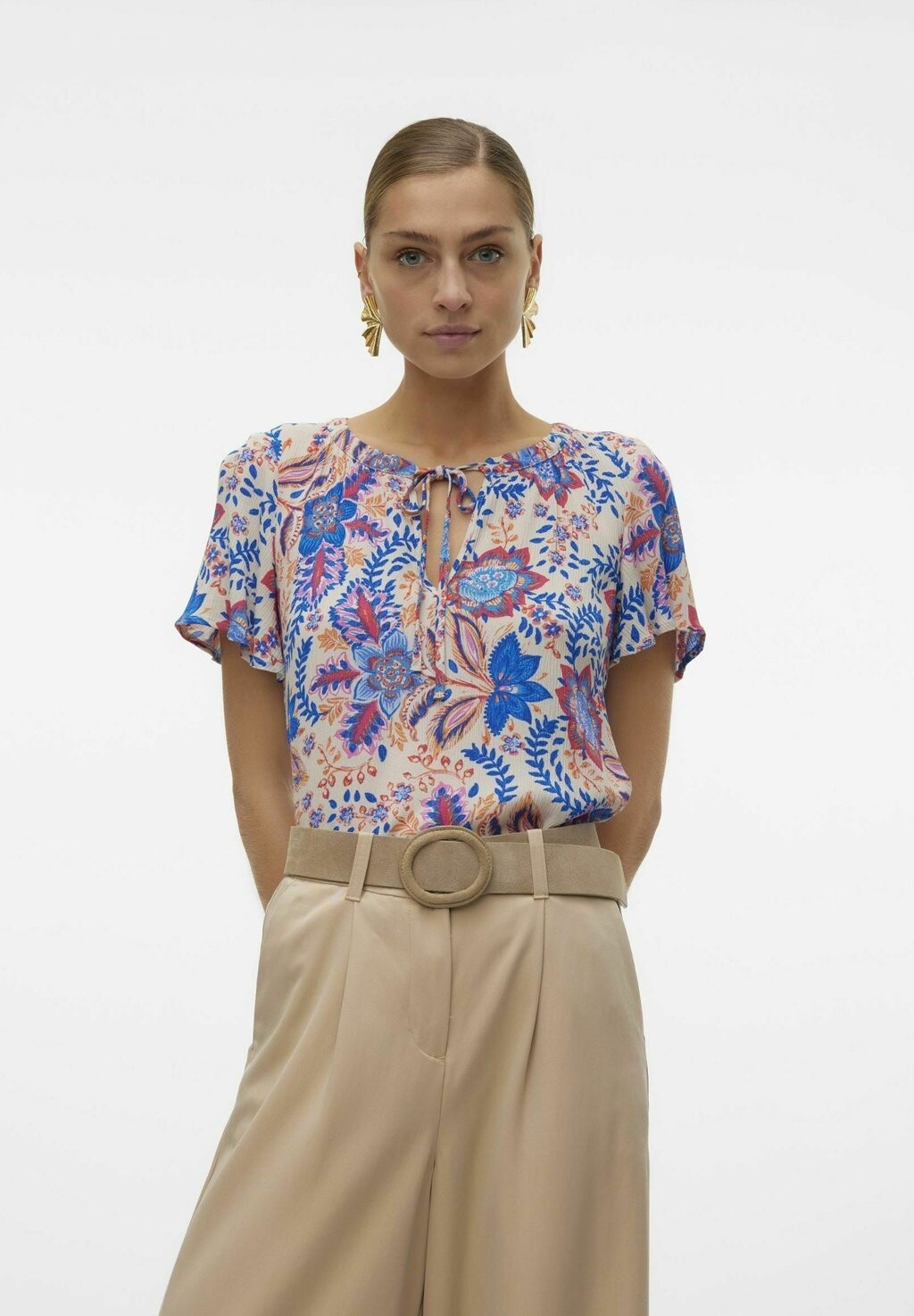 

Блузка Vero Moda, цвет silver lining