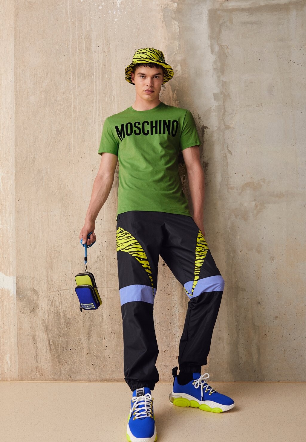 

Футболка с принтом MOSCHINO, зеленый