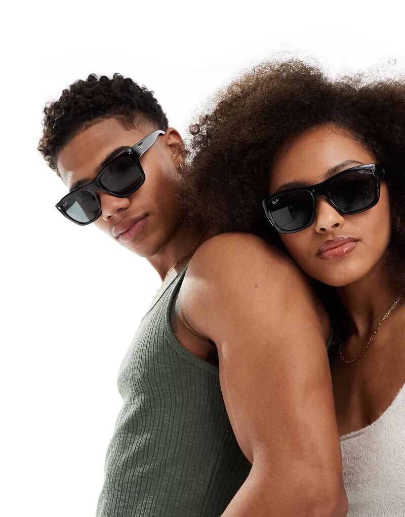 

Черные квадратные солнцезащитные очки Ray-Ban