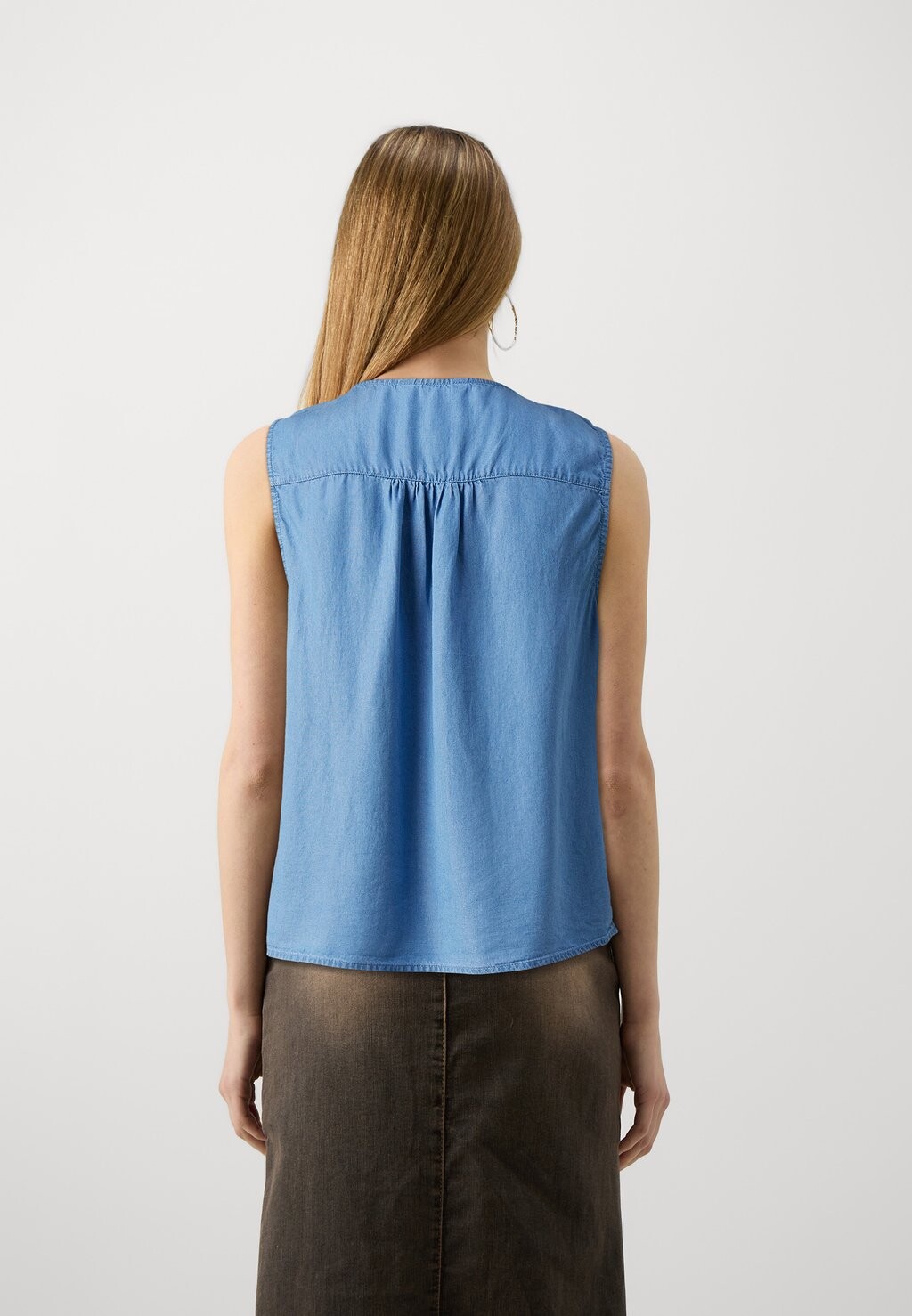 

Топ Onllaura V Neck ONLY, джинсовая ткань среднего синего цвета