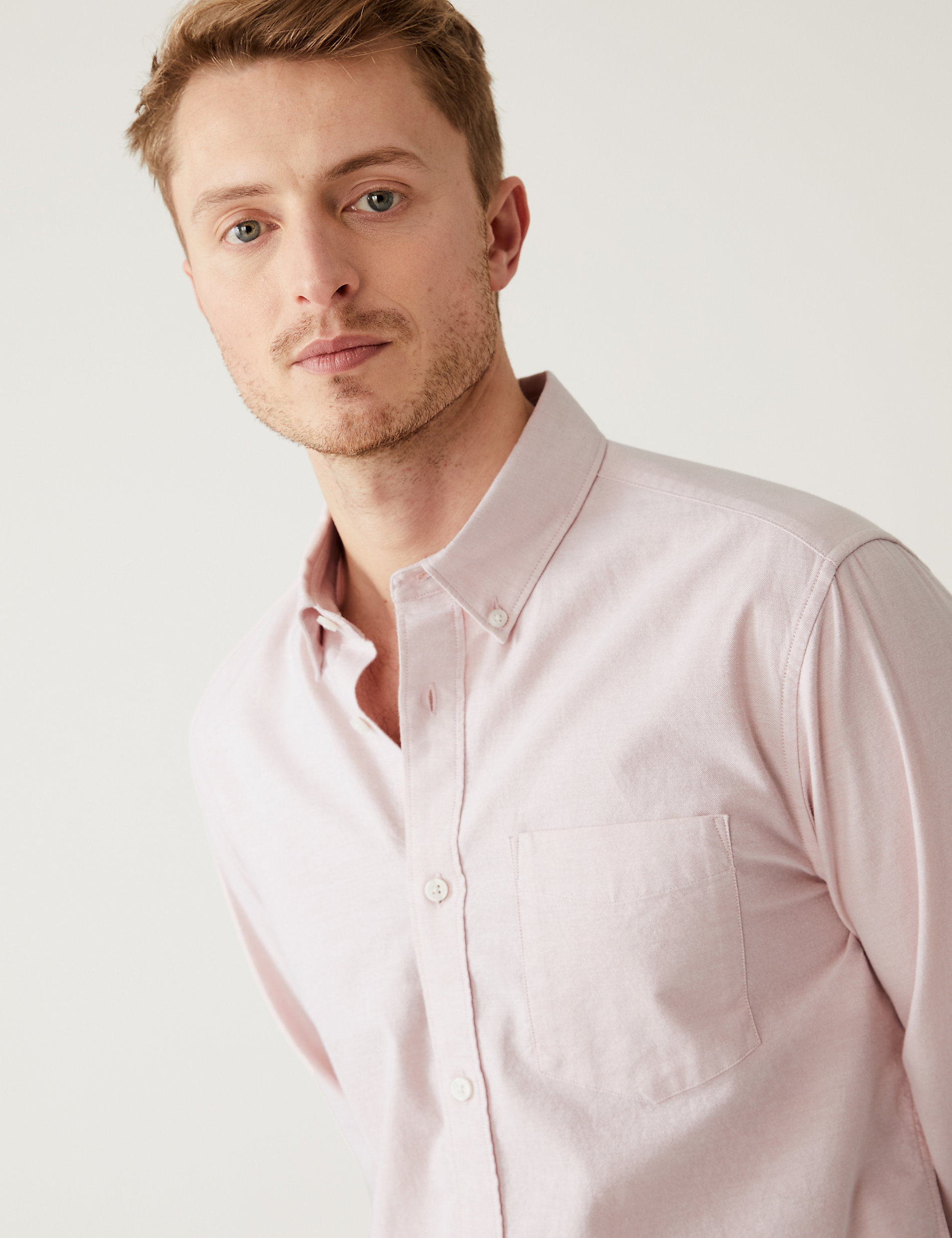 Оксфордская рубашка приталенного кроя из чистого хлопка Marks & Spencer, розовый рубашка приталенного кроя из чистого хлопка luca d altieri белый