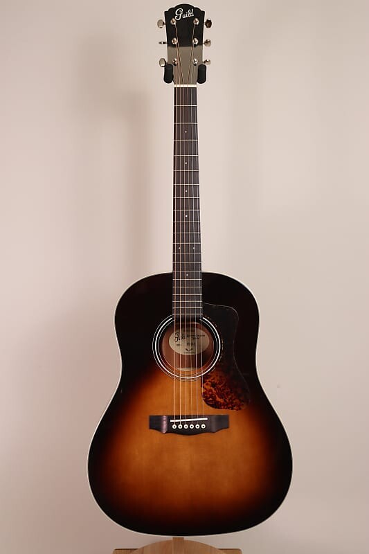 

Акустическая гитара Guild DS-240 Memoir in Vintage Sunburst