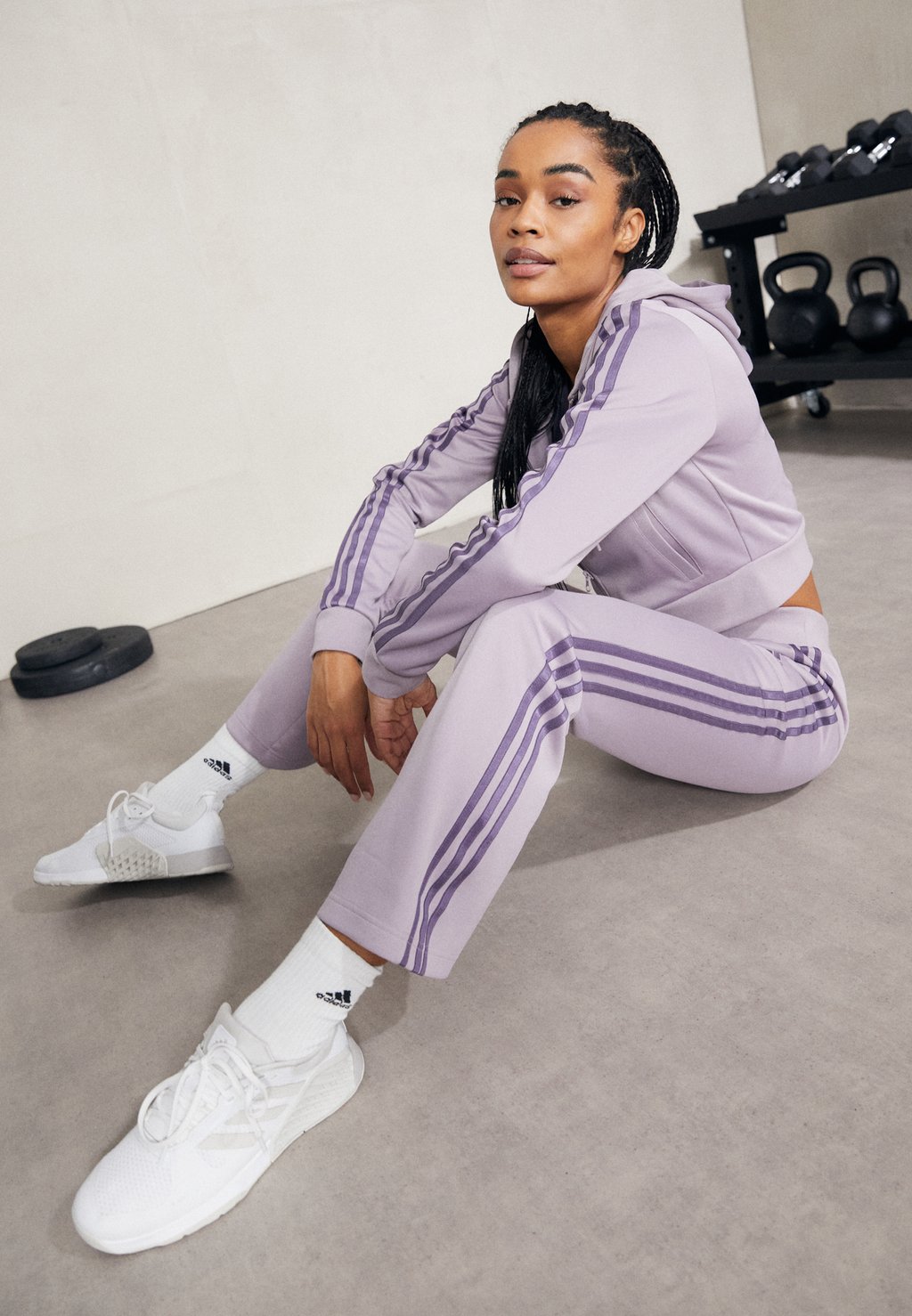 

Спортивный костюм GLAM TRACKSUIT adidas Sportswear, цвет preloved fig