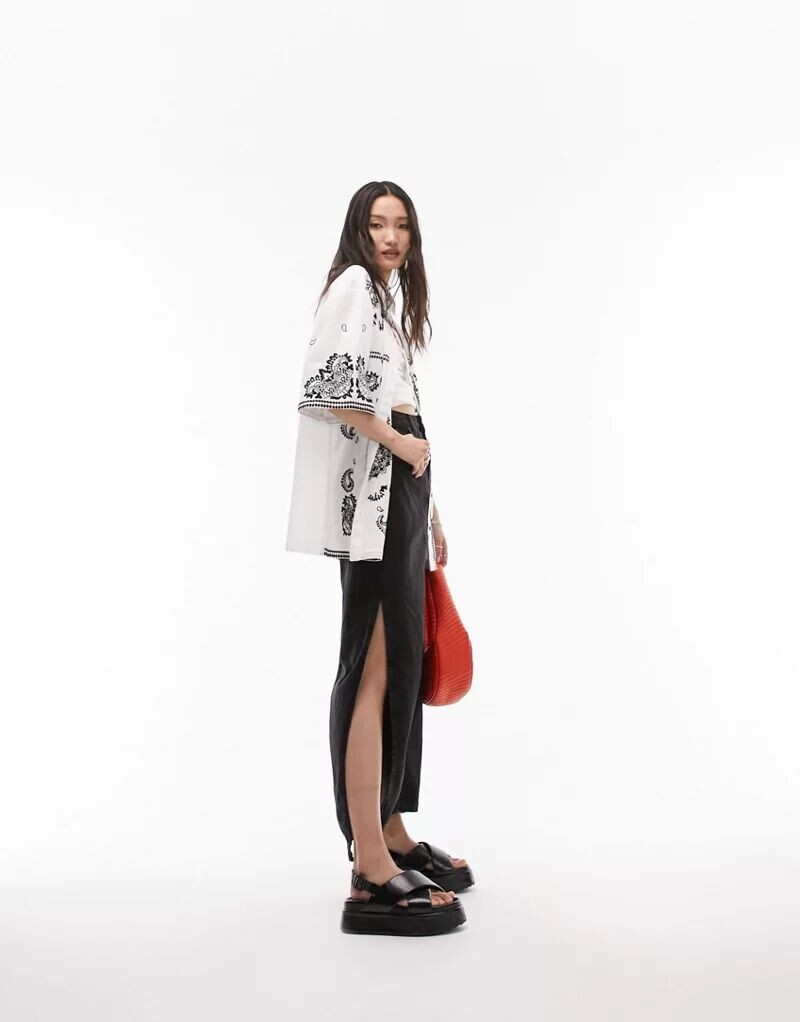 

Белая бандана с короткими рукавами и вышивкой Topshop
