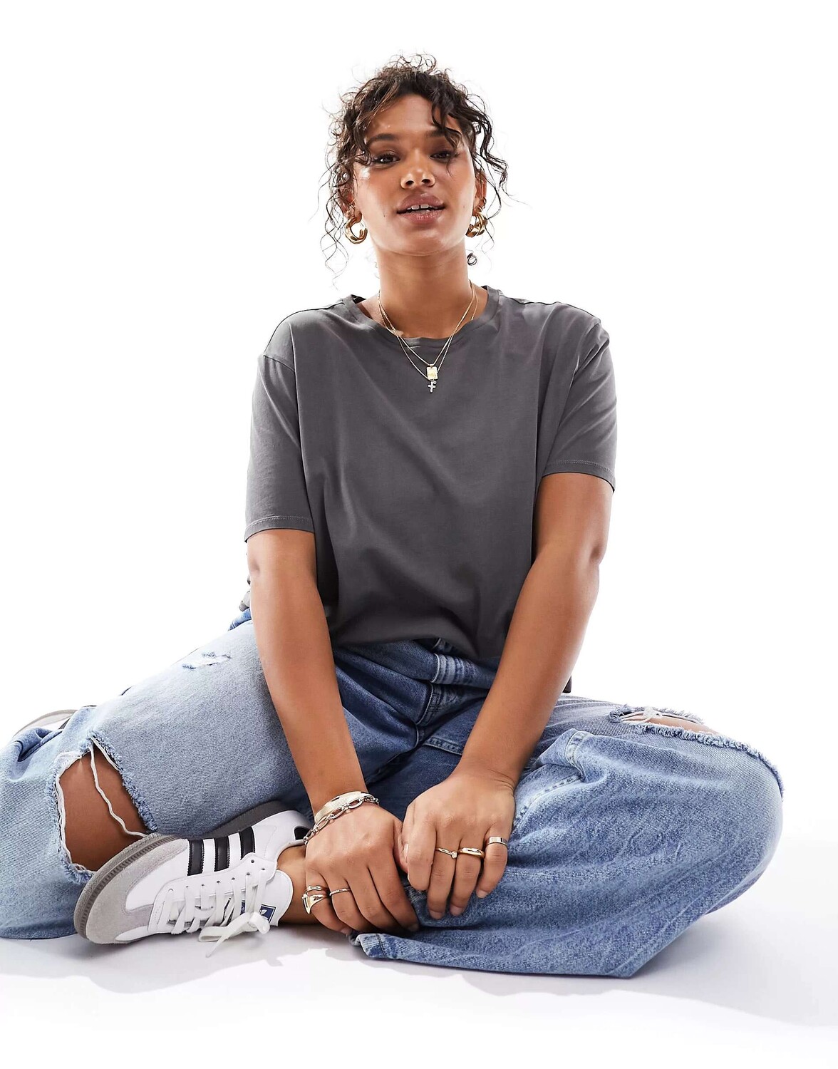 

Темно-угольная футболка с круглым вырезом ASOS Curve Ultimate
