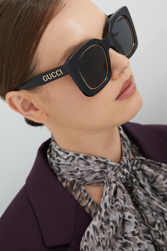 

Солнцезащитные очки Gucci, черный