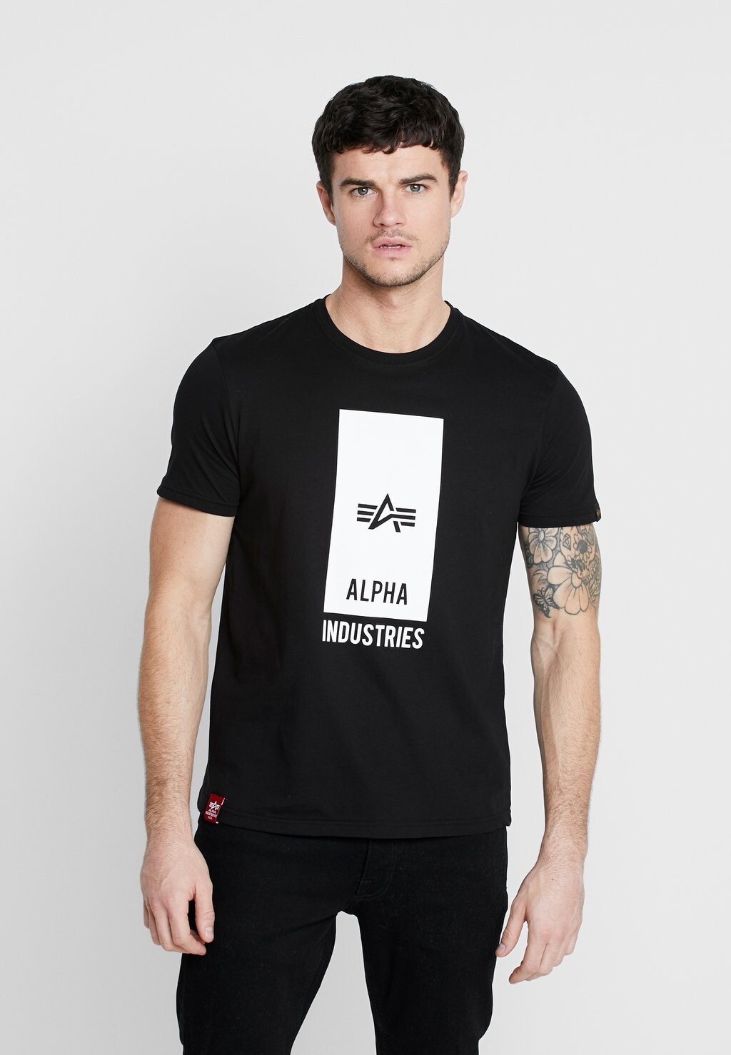 

Футболка с принтом Alpha Industries, черный