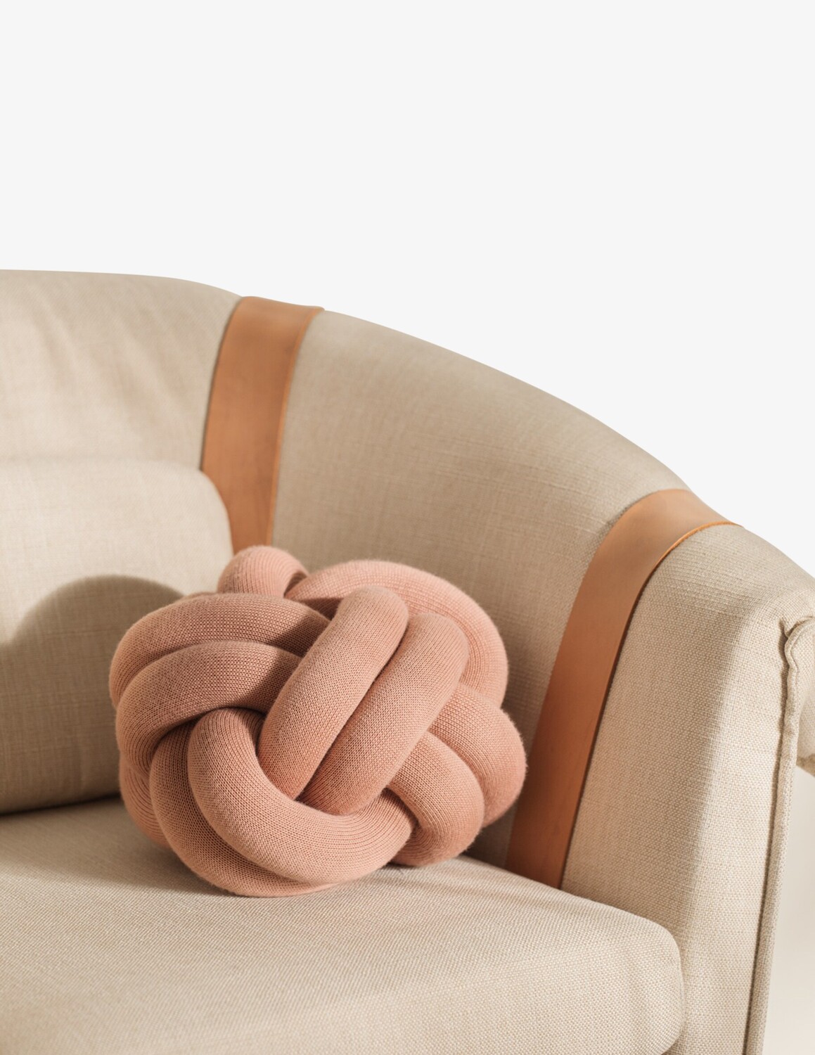 

Подушка Узелок Design House Stockholm, цвет Dusty Pink