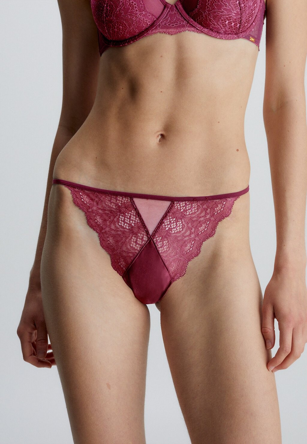 

Стринги STRING Calvin Klein Underwear, бордо