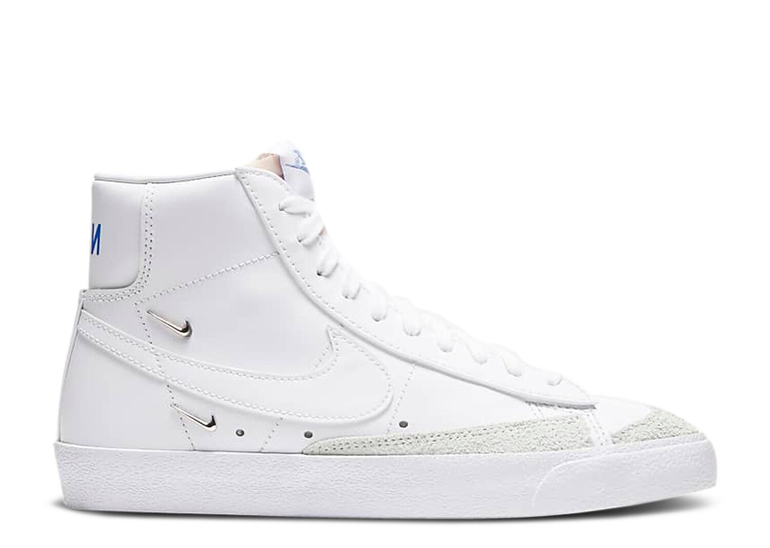 

Кроссовки Nike Wmns Blazer Mid '77 Se 'Sisterhood - White Metallic Silver', белый