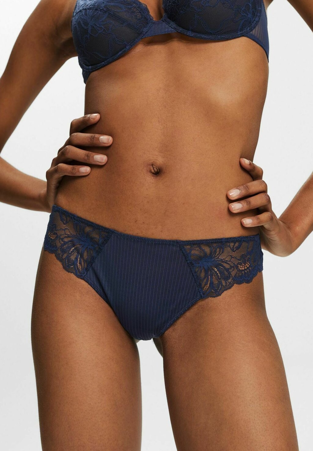 

Трусы MIT KNAPPER PO-BEDECKUNG Esprit, цвет navy