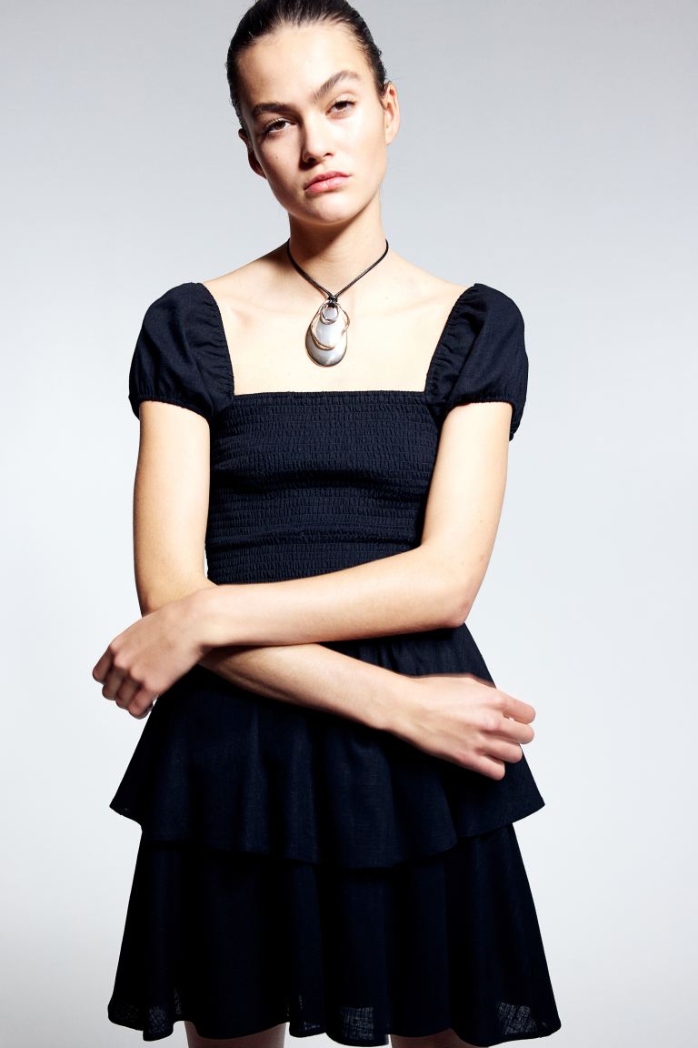 цена Присборенное платье с ярусной юбкой H&M, черный