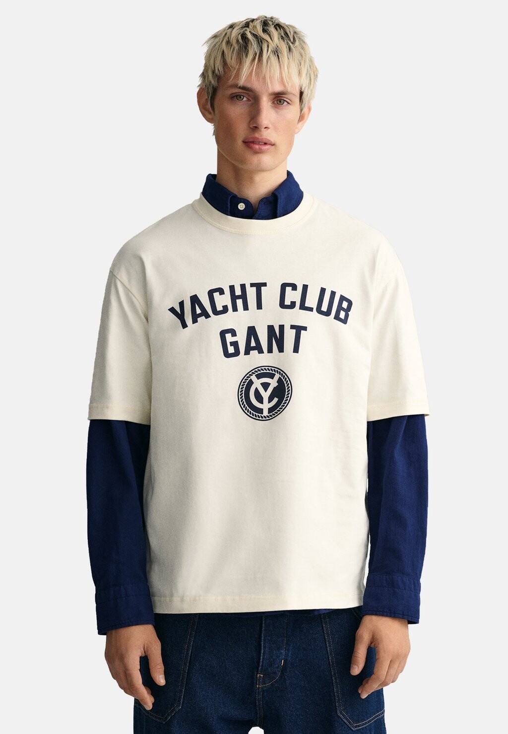 

Футболка с принтом GANT, молочный