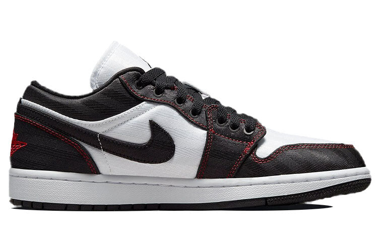 

Кроссовки баскетбольные Air Jordan Wmns 1 Low SE Utility, черный / красный