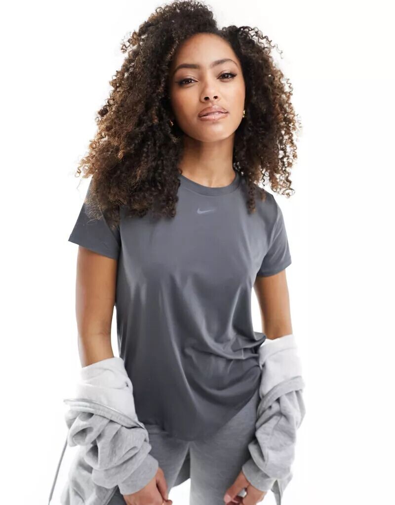 

Серая футболка узкого кроя Nike One Dri-Fit