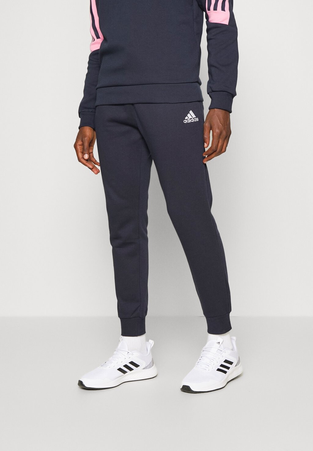 

Спортивные брюки Adidas