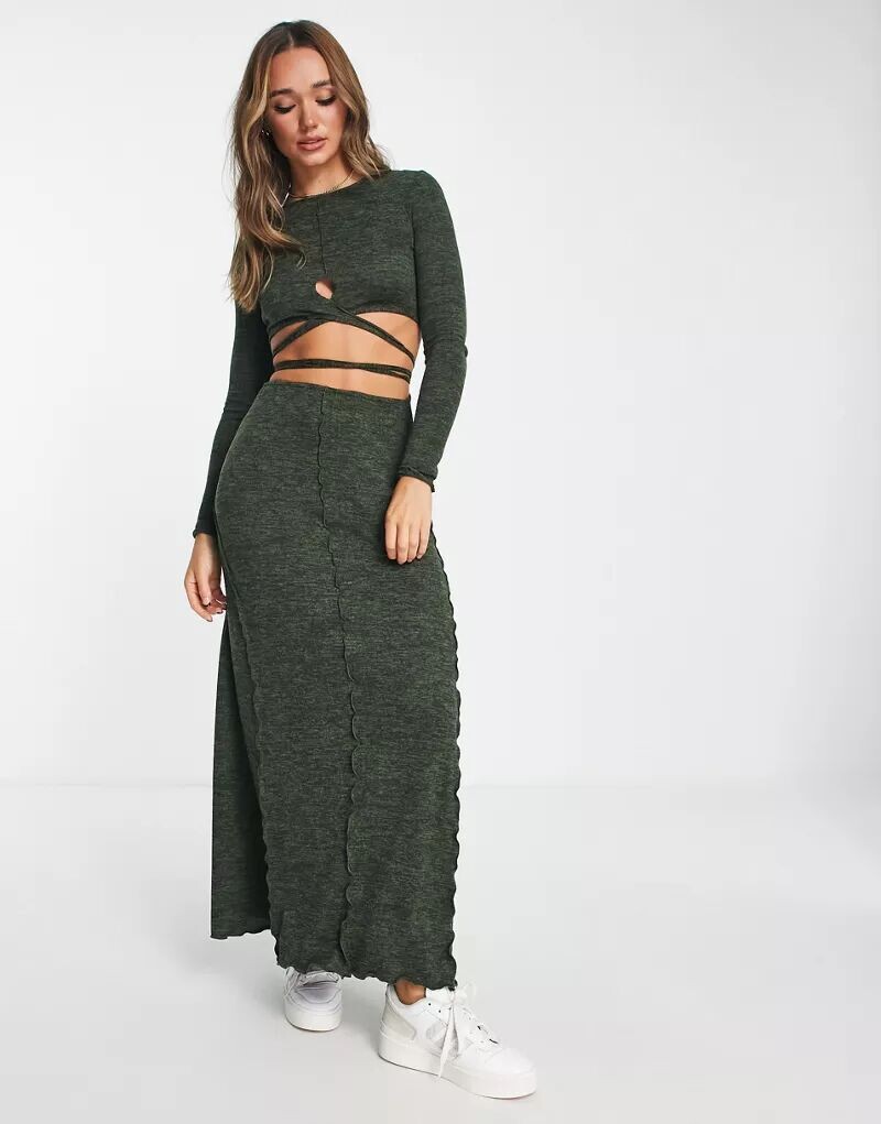 

Мягкое платье макси зеленого цвета с запахом и длинными рукавами ASOS