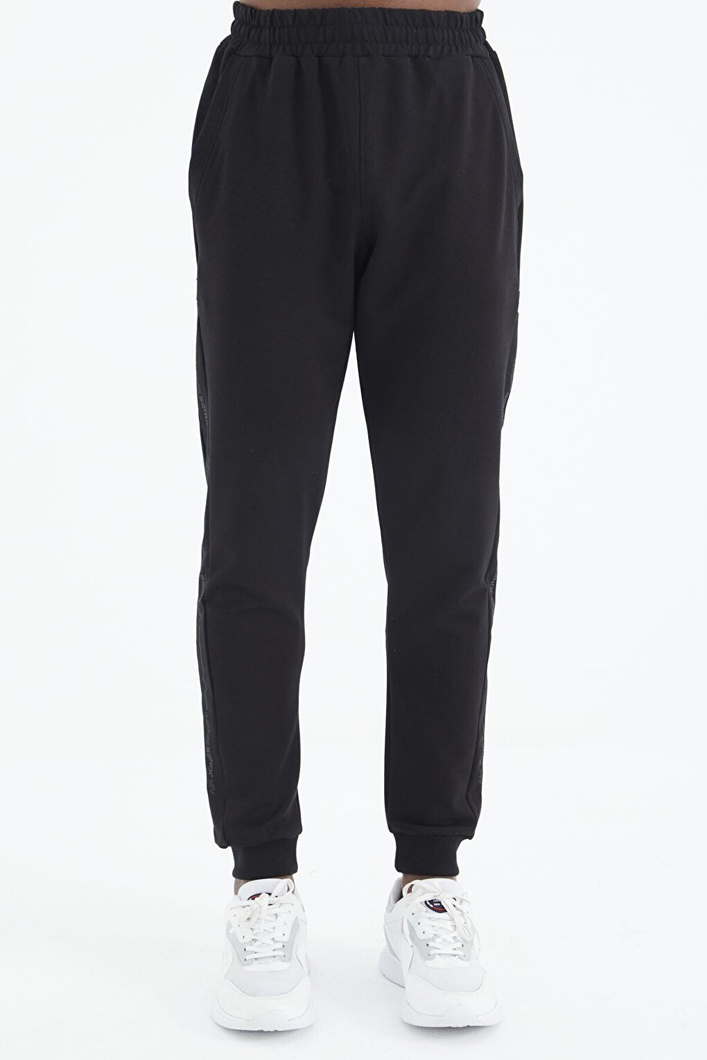 

Мужской спортивный костюм Seth Black Jogger AIR JONES