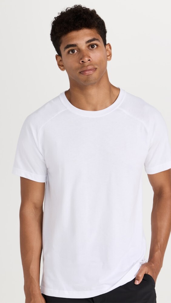 

Футболка Alo Yoga Triumph Crew Neck, белый