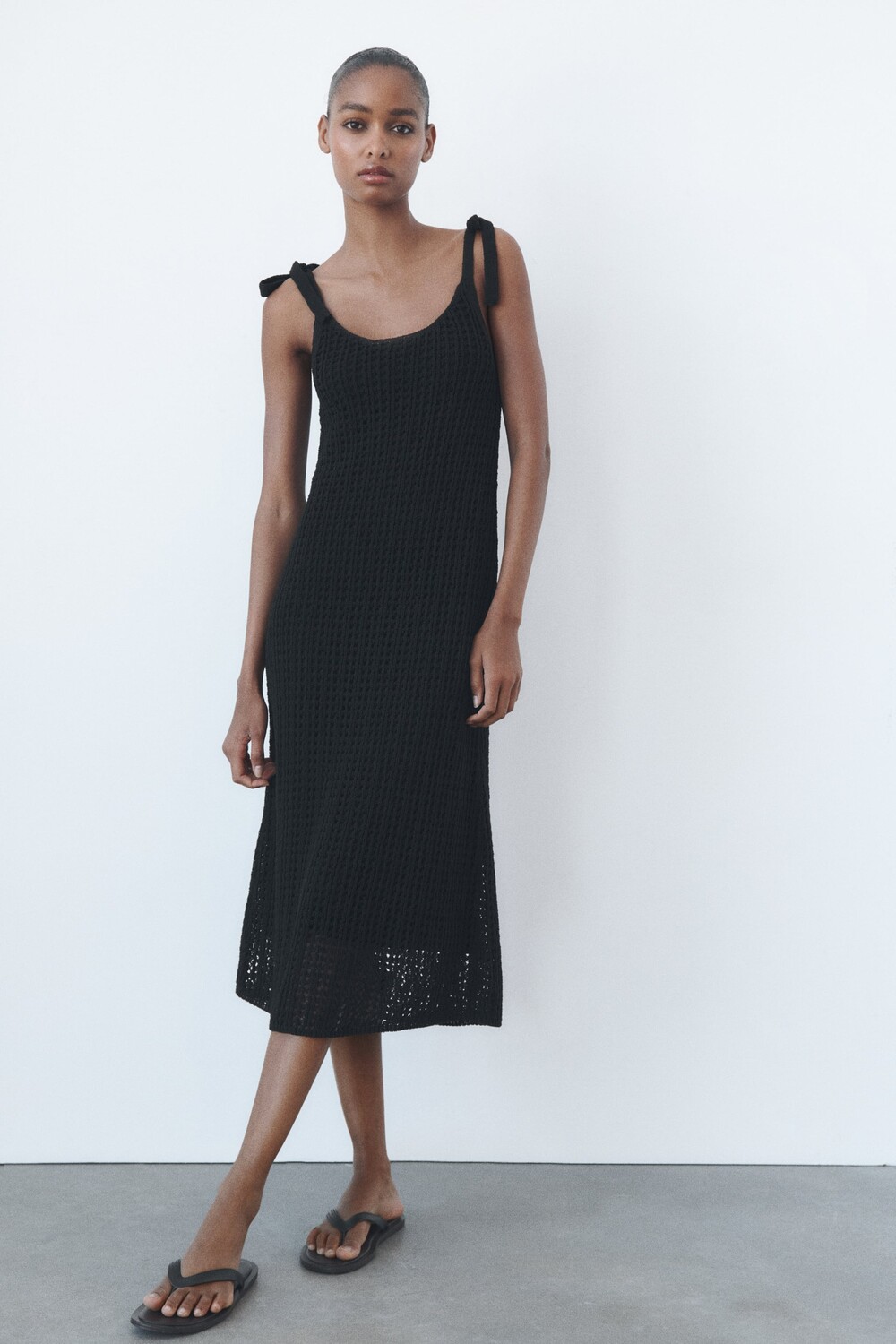 

Трикотажное платье с узлами Zara, черный